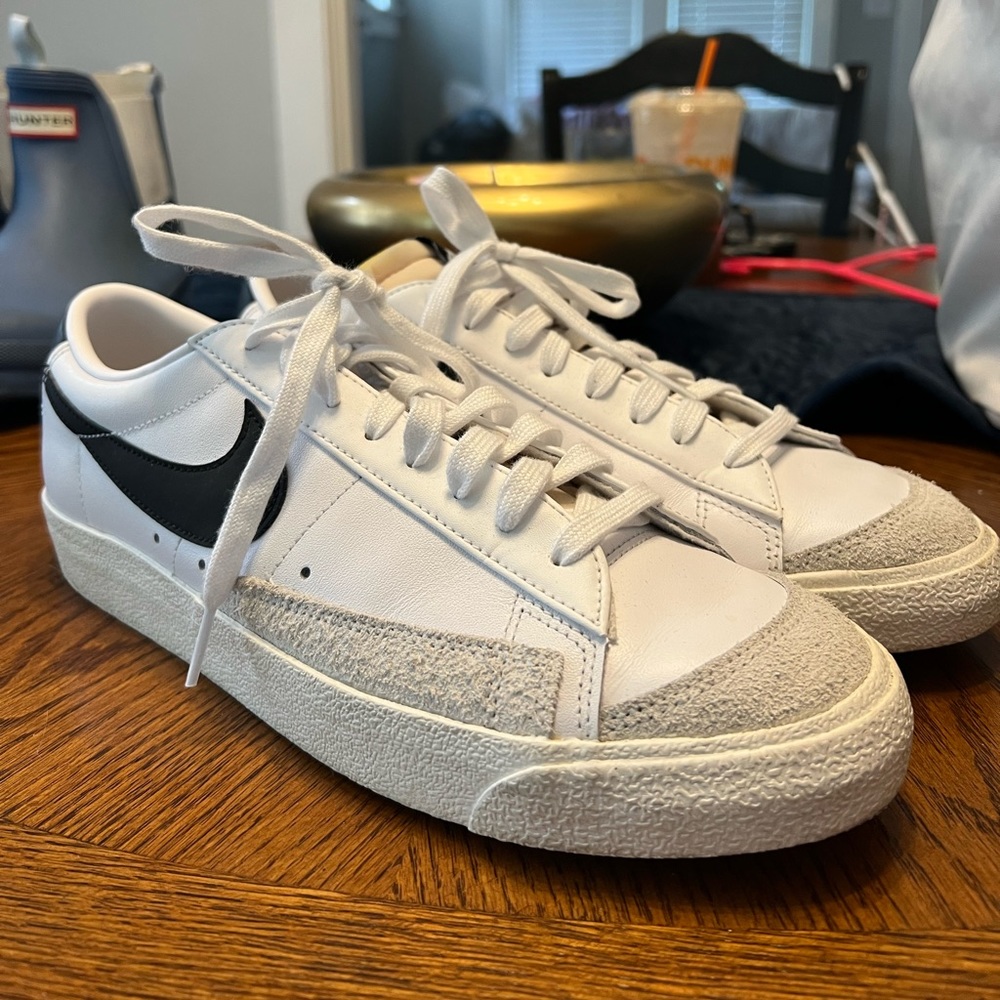 Women’s 11 Nike ‘77 Low Blazers